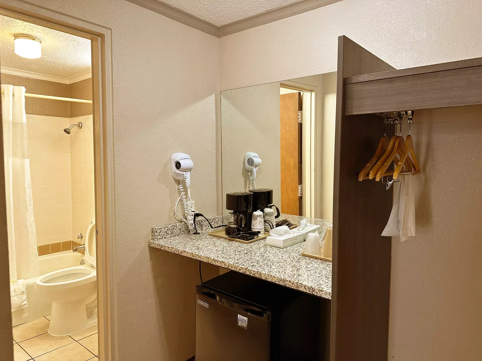 Single Queen Bed Rooms