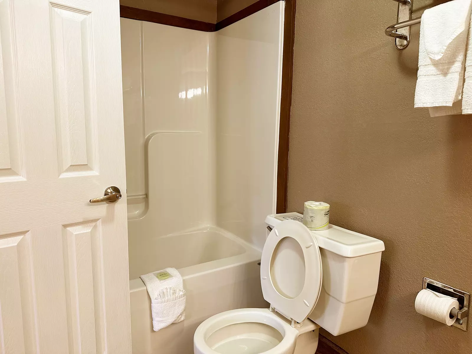 King Bed With Jacuzzi Rooms
