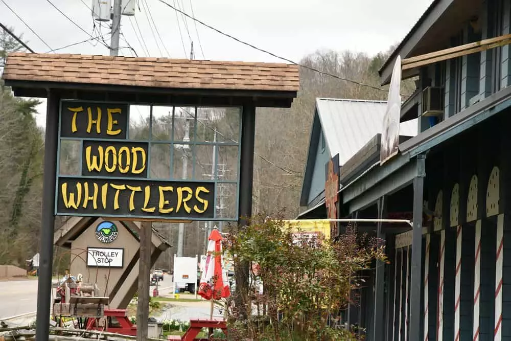 The 4 Best Places to Buy a Wood Carving in Gatlinburg TN