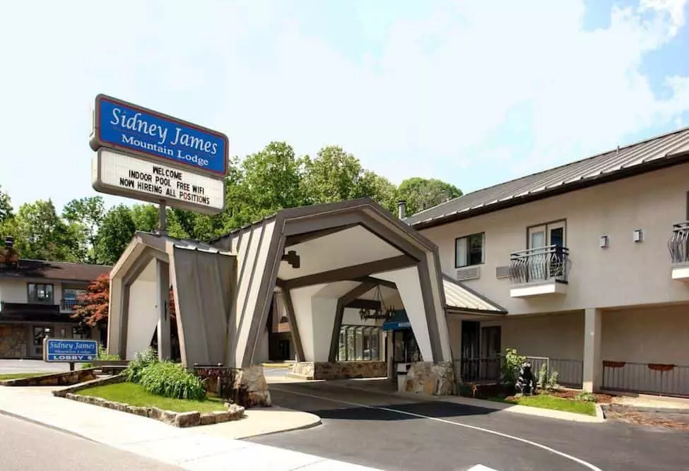 5 Ways to Save Money at Our Hotel in Downtown Gatlinburg TN