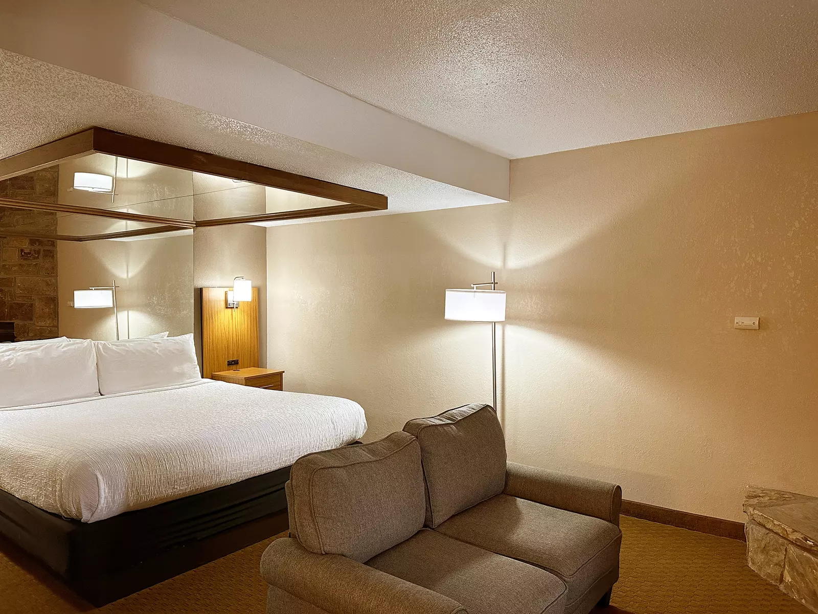 King Bed With Jacuzzi Rooms