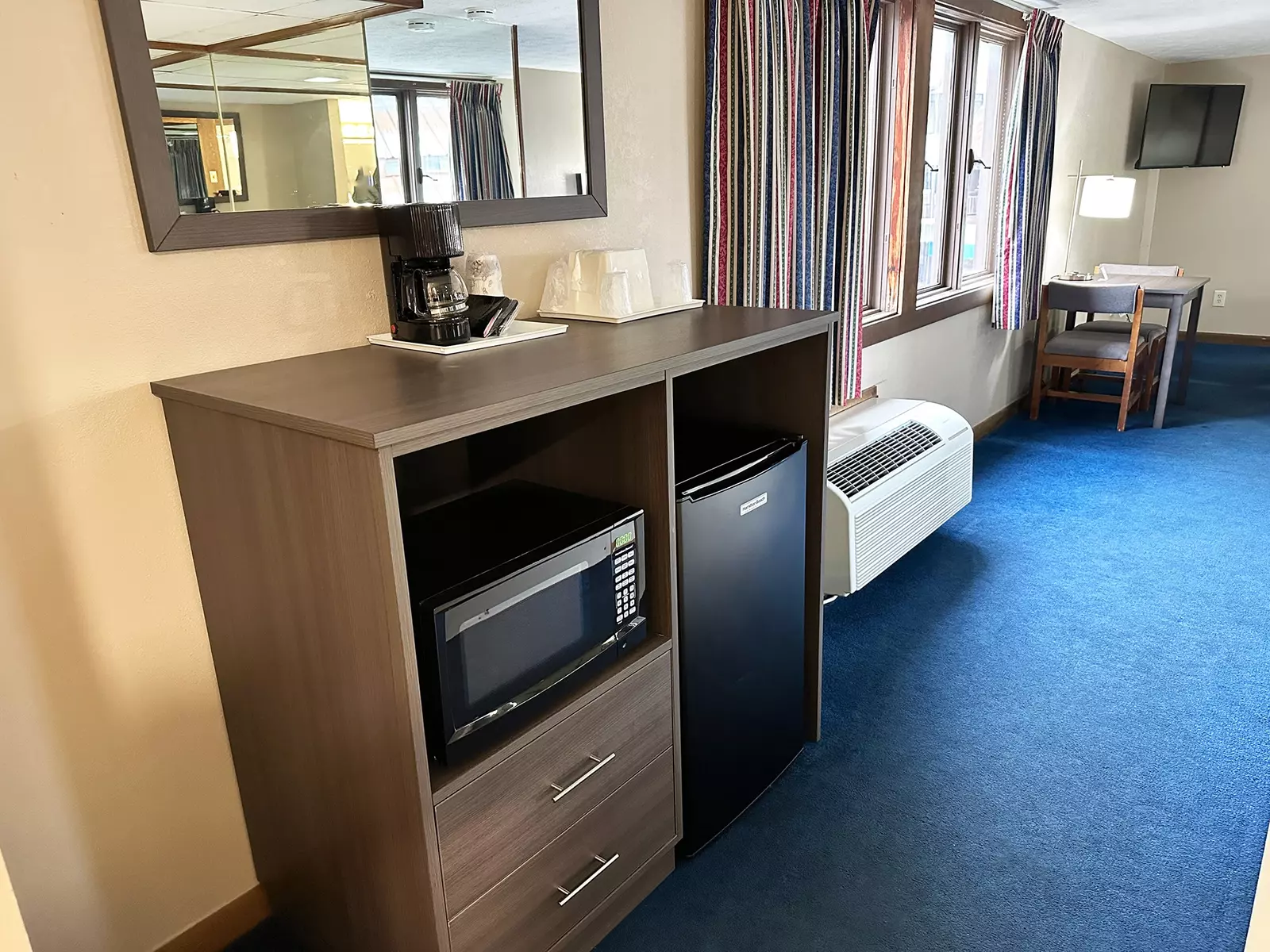 Economy Jacuzzi Suite (No Fireplace) Rooms