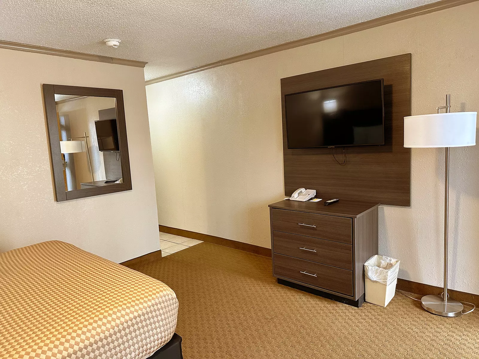Single Queen Bed Rooms