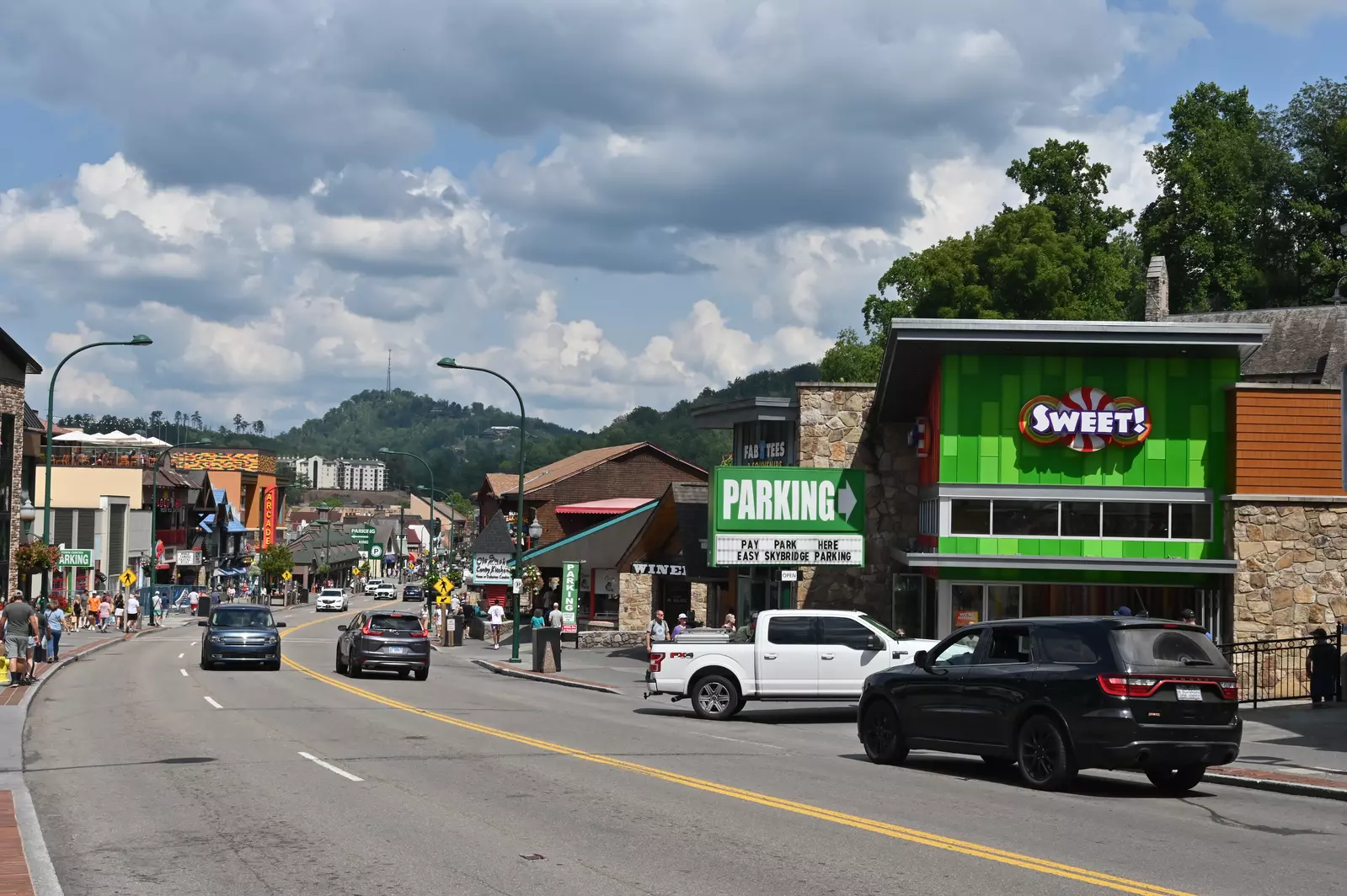 Why People Love Strolling Along the Gatlinburg Strip