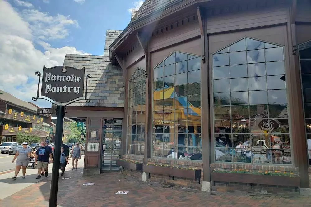 Top 4 Breakfast Restaurants in Gatlinburg You Can’t Miss