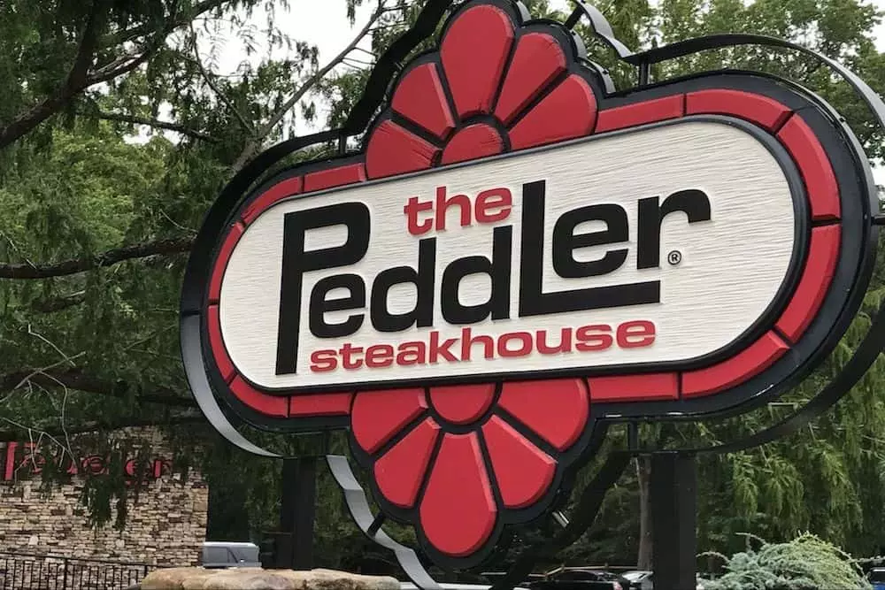 3 Restaurants in Gatlinburg That First-Time Visitors Don’t Want To Miss