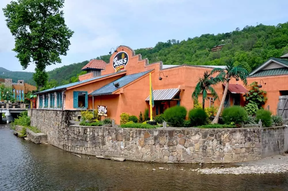 4 Places to Eat in Gatlinburg TN On the Strip - Sidney James Mountain Lodge in Gatlinburg, TN