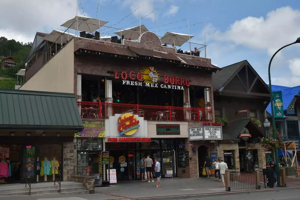 5 Downtown Gatlinburg Restaurants Perfect for Dinner