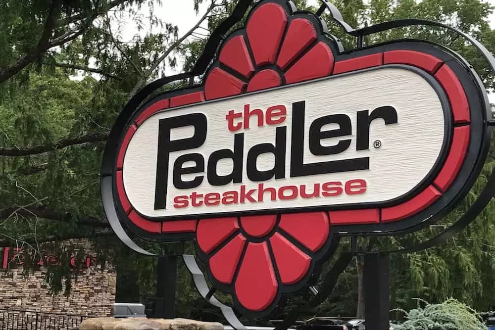 7 Popular Places to Eat in Gatlinburg and Pigeon Forge