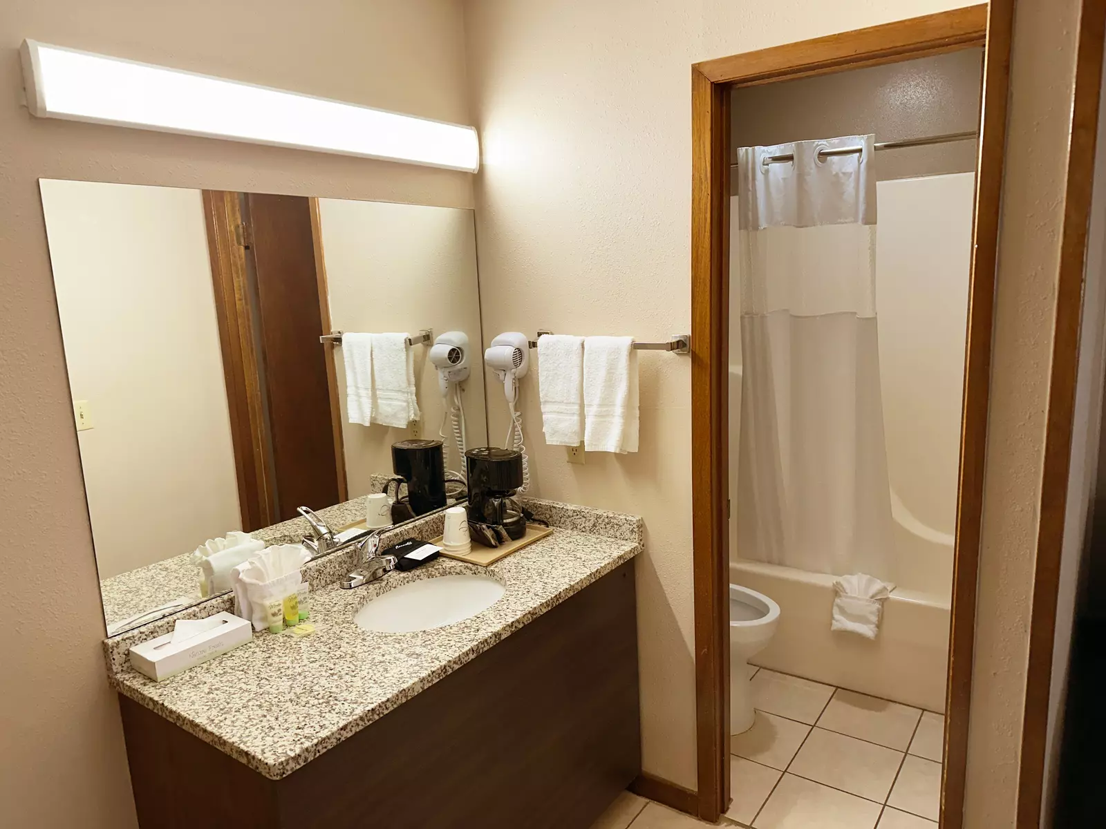 Double Queen Courtside (Pet Friendly) Rooms