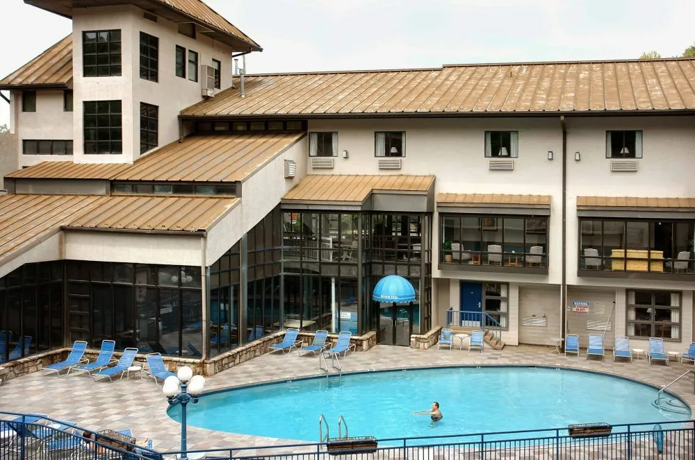 4 Reasons Families Love the Swimming Pools at Our Hotel in Gatlinburg TN