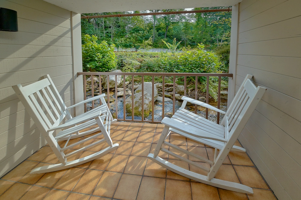 Top 3 Reasons to Book One of Our Downtown Gatlinburg Hotel Rooms With a Private Balcony