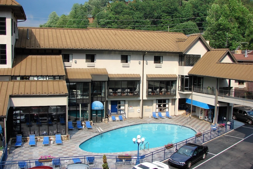 the pools at sidney james are a must on your gatlinburg family vacation