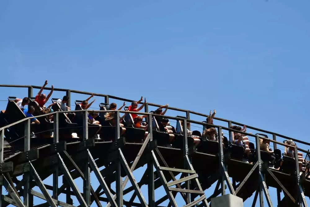 people-riding-the-thunderhead