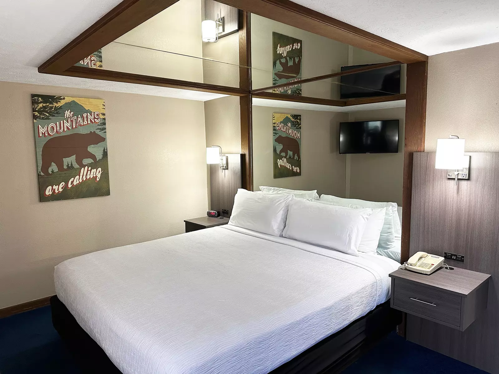 Economy Jacuzzi Suite (No Fireplace) Rooms