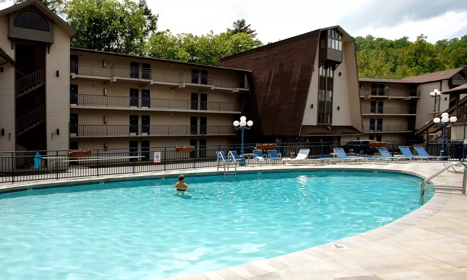 Outdoor pool at Sidney James Mountain Lodge in Gatlinburg Tn
